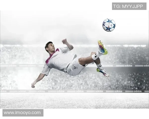 足球明星人偶摆件精美展示让您感受足球魅力与明星风采的完美结合